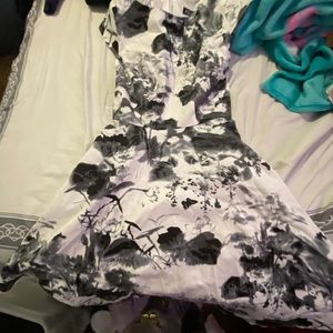 I’m selling a black and white dress with pockets